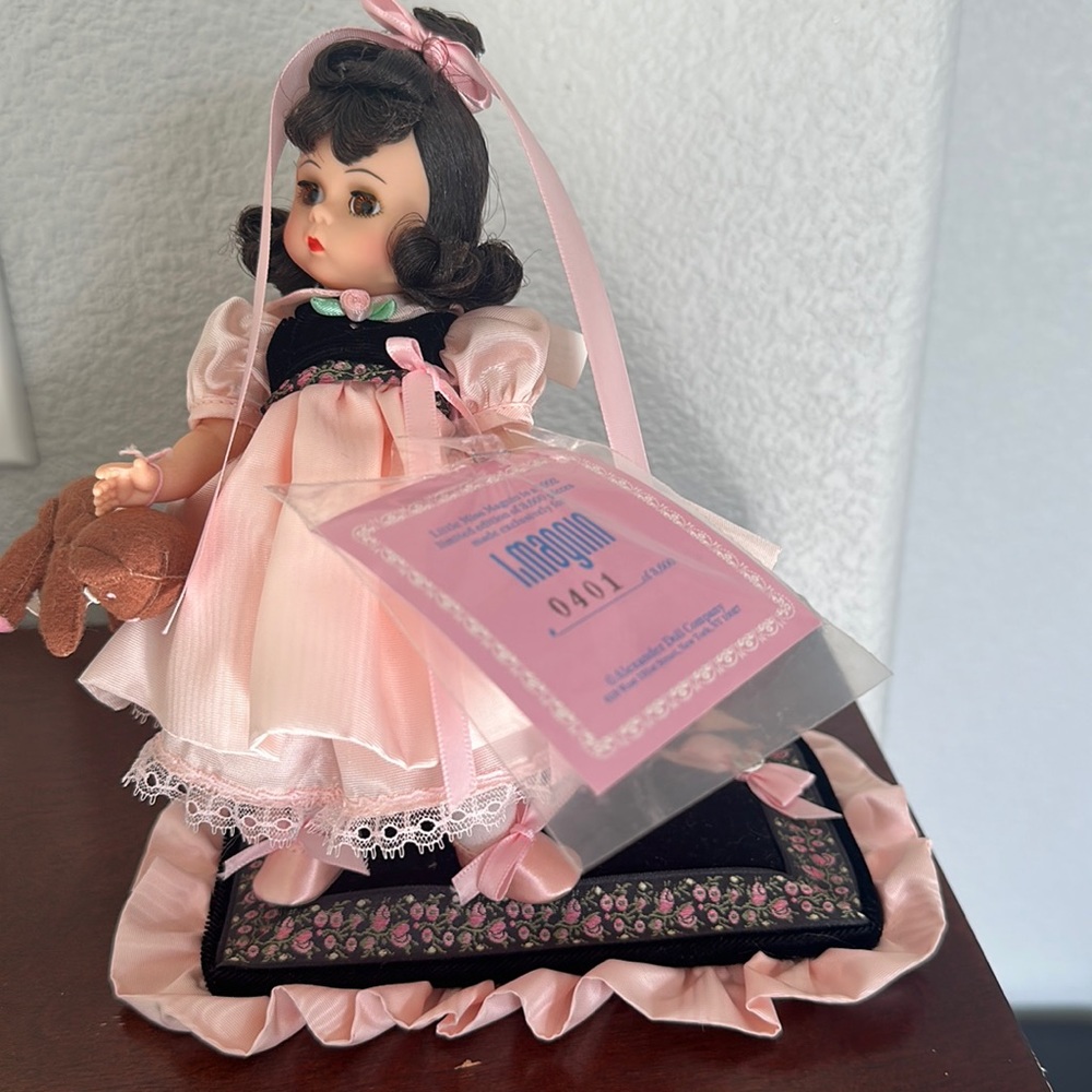 Beautiful, madame Alexander Doll, Little, Miss Magnin